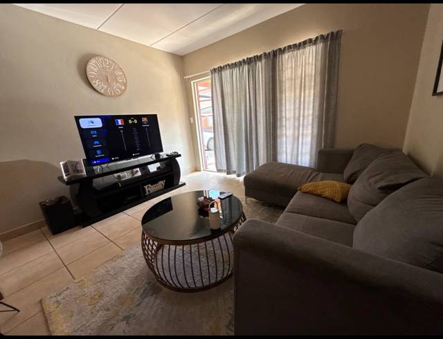 3 BEDROOM APARTMENT FOR SALE IN WATERVAL EAST
